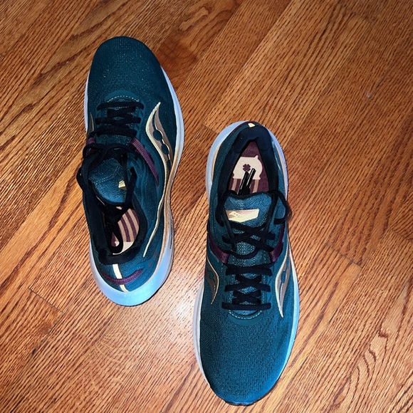 Men’s Saucony Triumph Running Sneaker - Picture 6 of 7